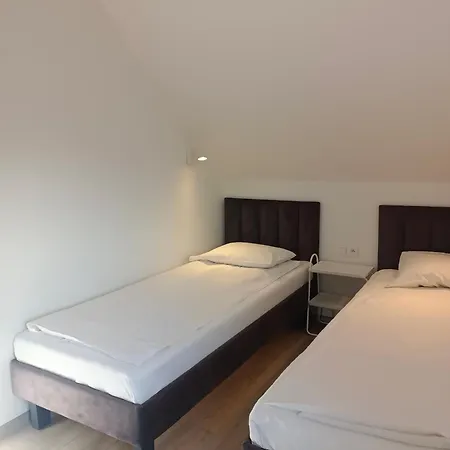 아파트 Cork *